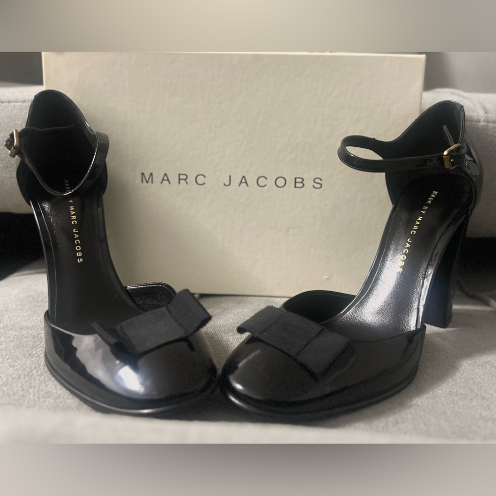 MARC BY MARC JACOBS BLACK PATENT LEATHER BOW MARY JANE PUMPS 37.5 ITALY